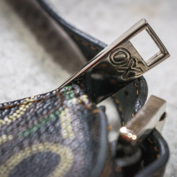 XOXO Hand Bag with Shoulder Strap - Picture 8 of 8